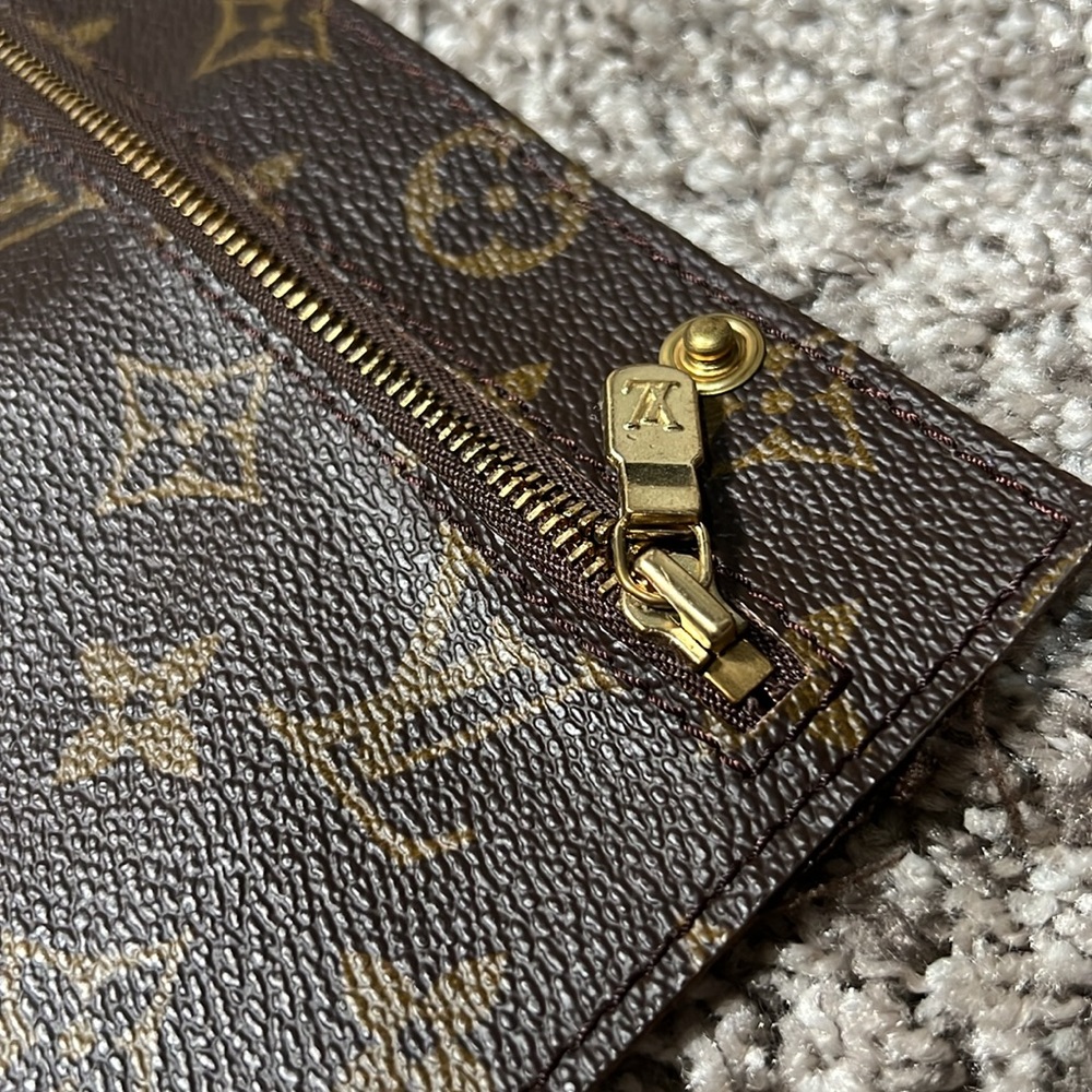 Louis Vuitton Randonnee pouch - Picture 2 of 11
